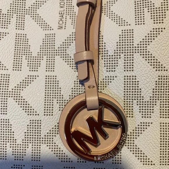 Michael Kors Jet Set Travel - Picture 6 of 16